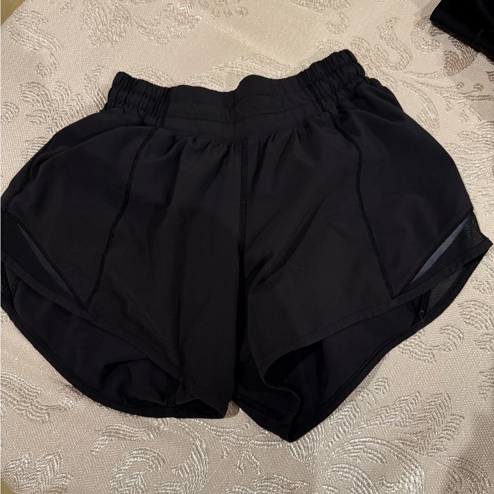 Lululemon Hotty-Hot 4-inch - Size 2